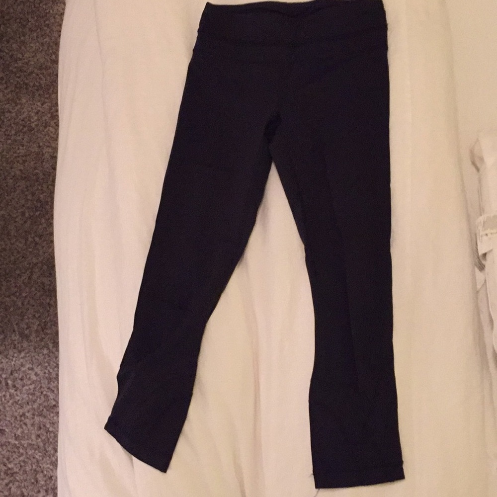 Lululemon Black crop